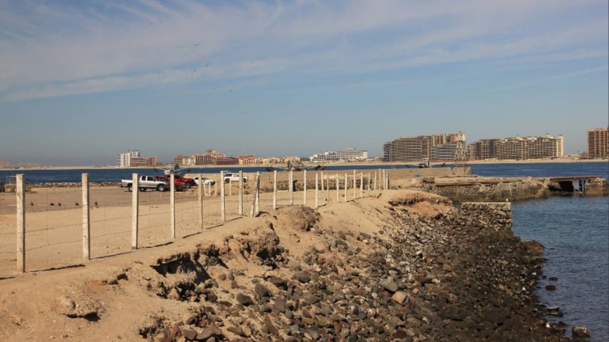 After a shootout, authorities rescue 3 kidnapping victims and arrest 7 suspects in Puerto Peñasco