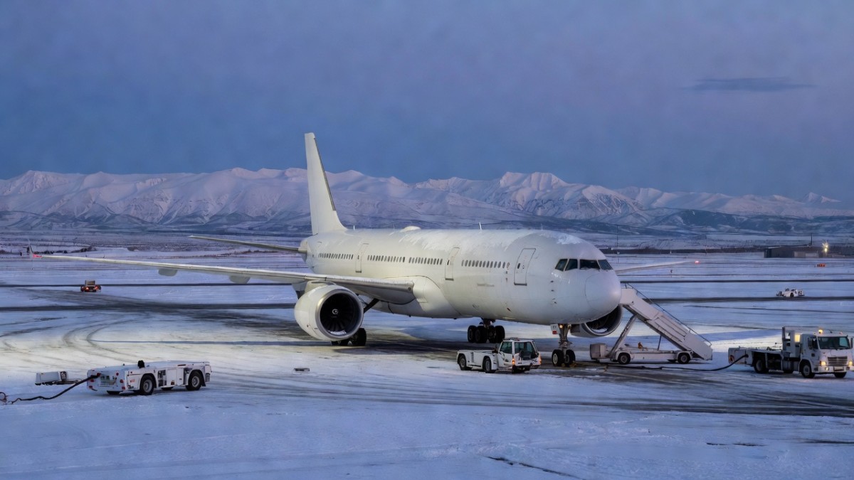 Cabin Pressure Alert Forces Philippine Airlines 777 to Divert to Alaska