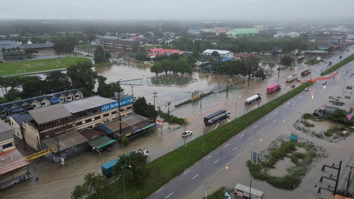 Thailand's Flood Emergency Reaches 12 Provinces as the Chao Phraya Keeps Rising