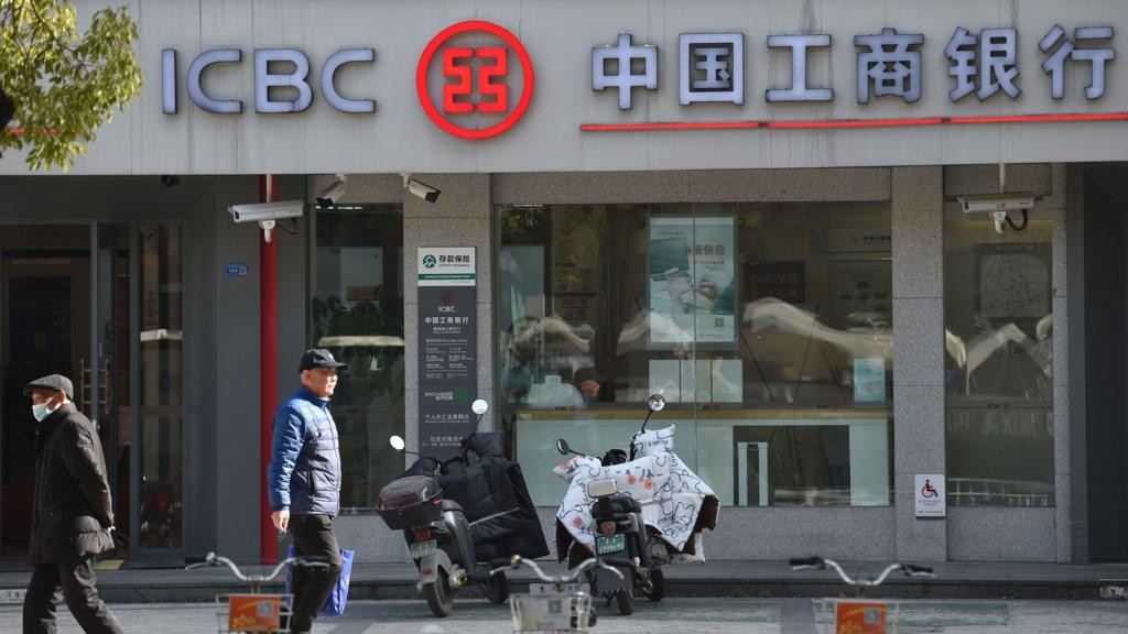 China injects 360 billion yuan into state banks and insurers to steady financial system