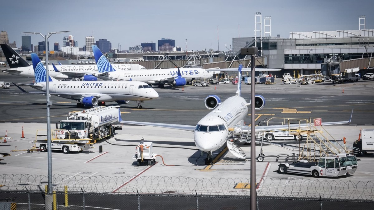 Airliners on the apron at Newark Liberty International Airport, a major hub for United Airlines. Photo: Getty Images/AFP via CNBC