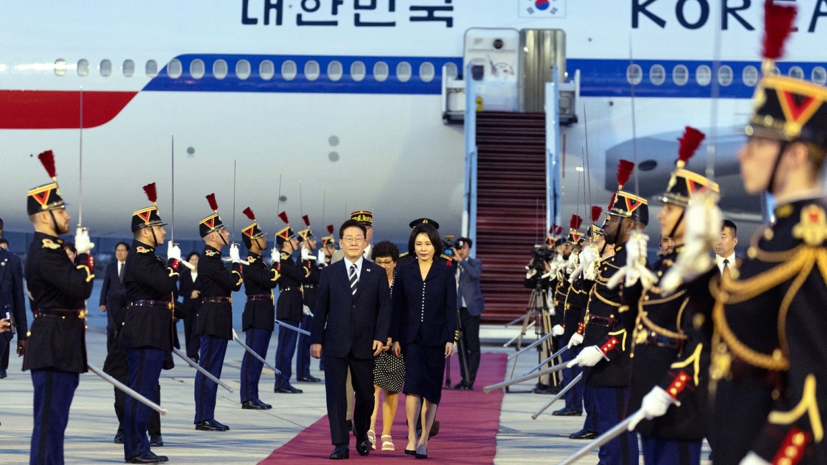 South Korean President Lee Jae-myung arrives in Paris for his summit with French President Emmanuel Macron, September 2026