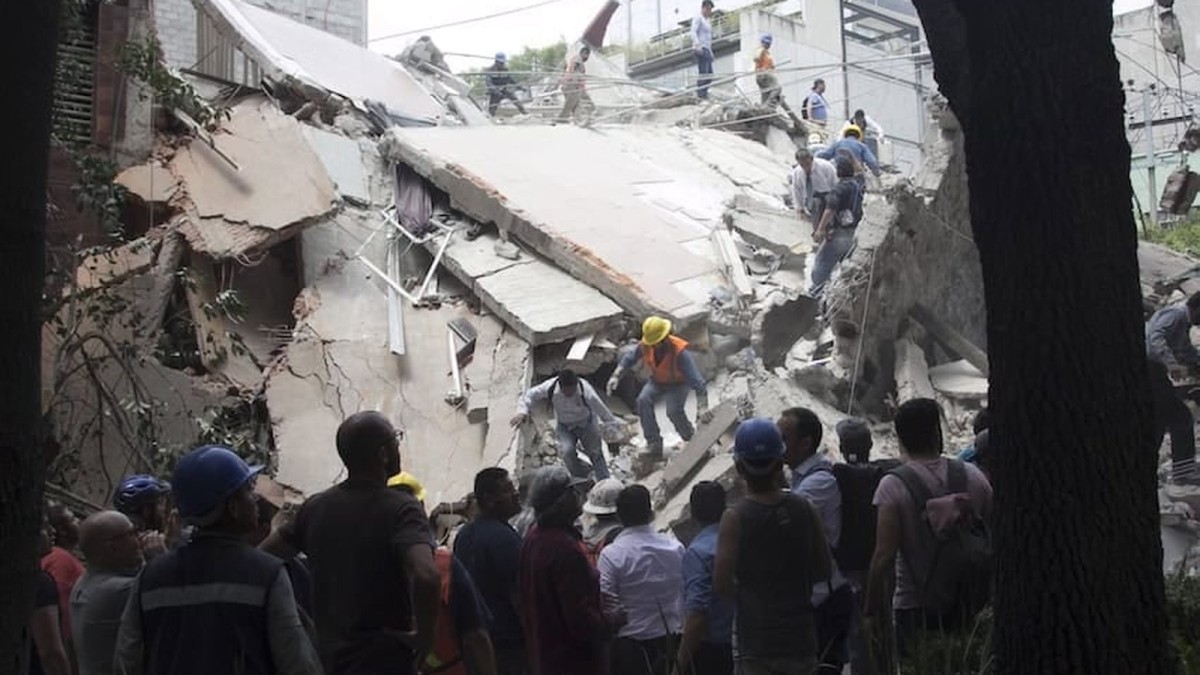 Which neighborhoods in Mexico City have the highest seismic risk?