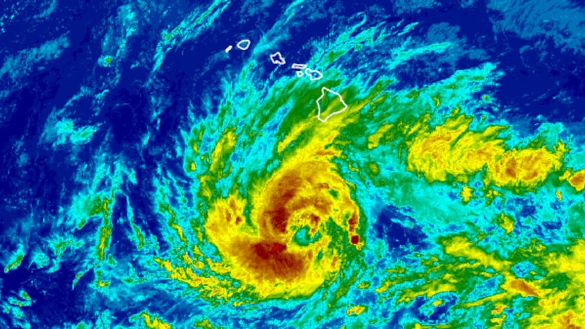 Satellite imagery of Hurricane Nolo in the Pacific south of Hawaii's Big Island. Image: NOAA via Hawaii News Now