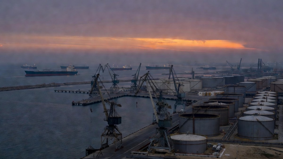 An oil port on the Persian Gulf coast, where shipping has been disrupted by the Strait of Hormuz crisis