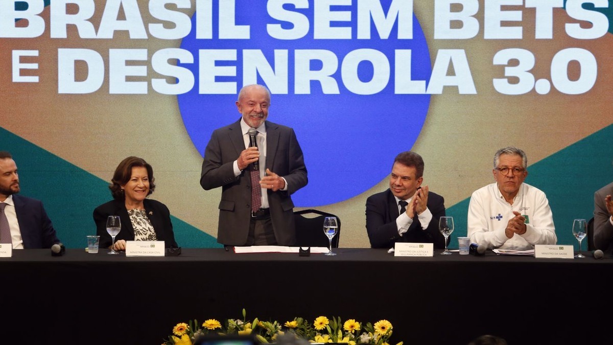 Brazil Votes in Nine Days: A Race on a Knife Edge