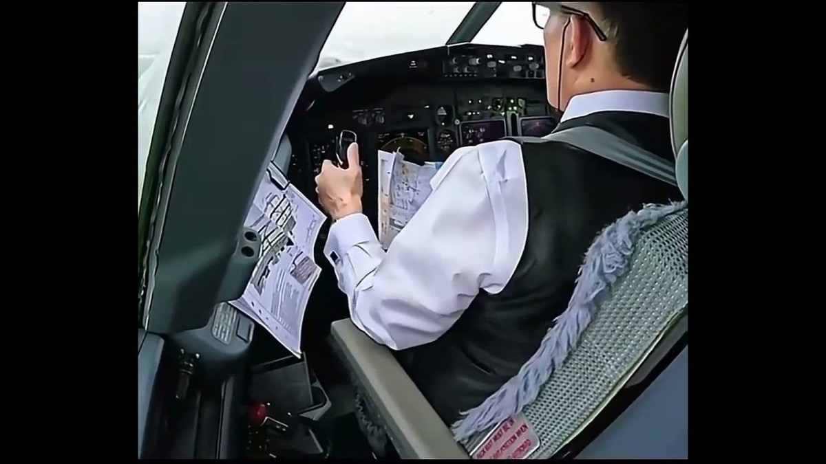King Pilots Royal Aircraft to Hanoi for Historic State Visit