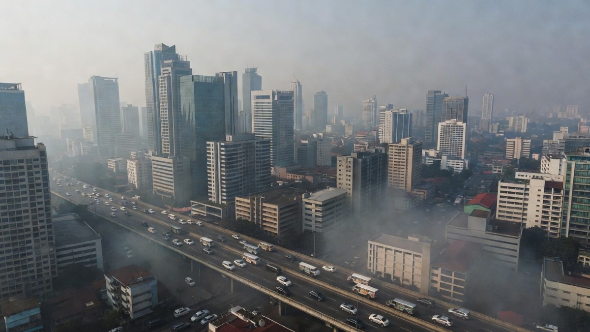 Indonesian Wildfire Haze Chokes the Philippines in Southeast Asia's Worst Haze Since 2015