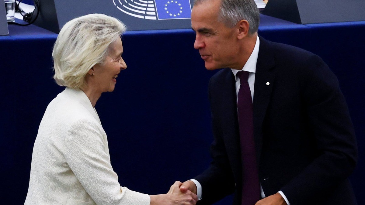 Canadian Prime Minister Mark Carney shakes hands with European Commission President Ursula von der Leyen as he attends her State of the European Union address at the European Parliament in Strasbourg, France. Photo: Yves Herman/Reuters