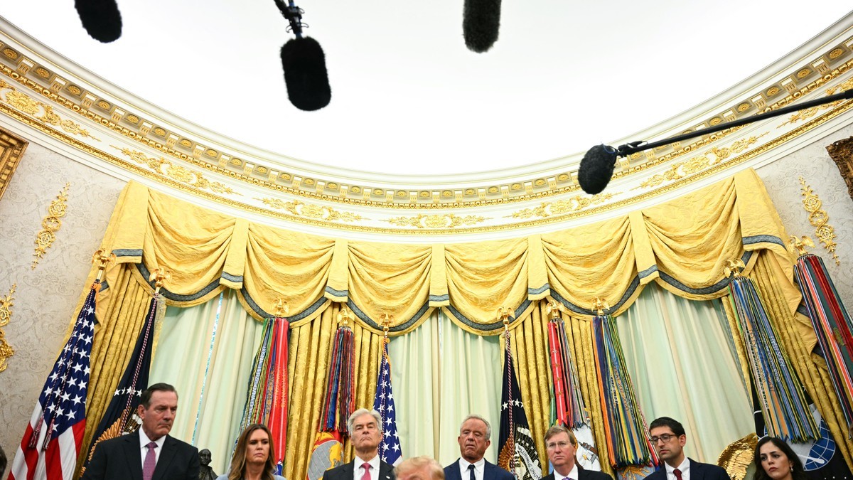 Trump Signs Sweeping Russia Sanctions Into Law, With 100 Percent Tariffs Hanging Over Putin's Oil Buyers