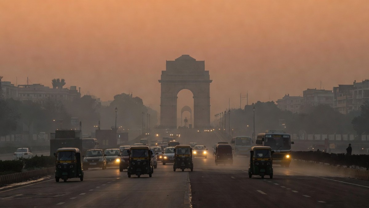 Delhi skyline shrouded in smog