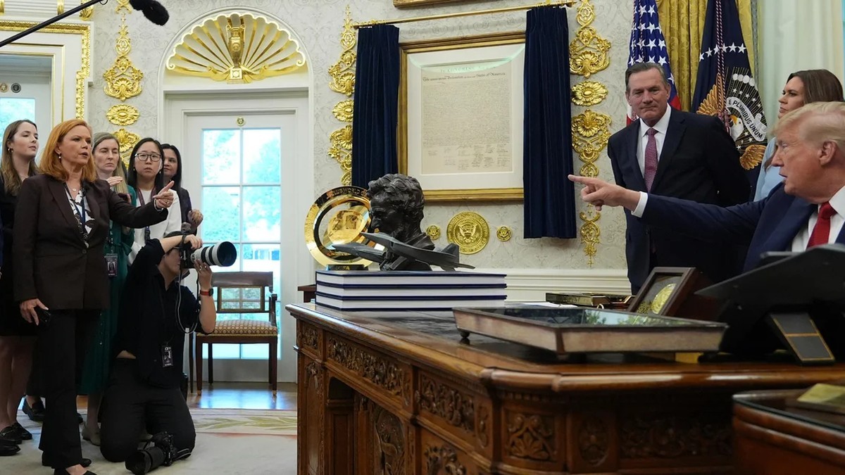 Trump Bans CNN, MS NOW and Politico From the White House, and Threatens More