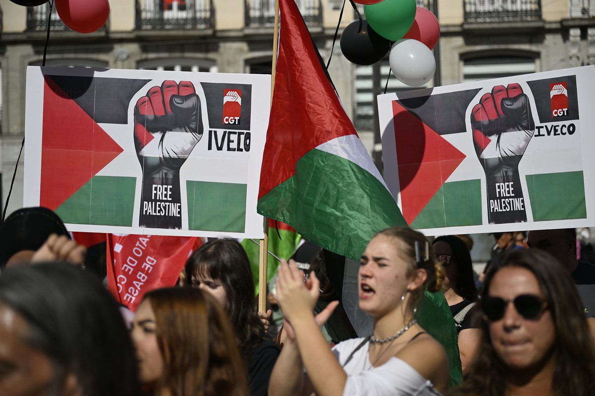 Israeli Universities Expel 100 Palestinian Students Over Gaza War Criticism