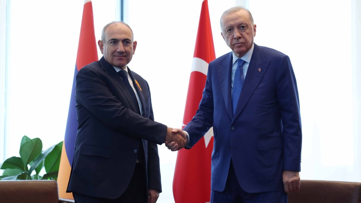 President Erdoğan, Pashinyan meet amid Türkiye-Armenia normalization push