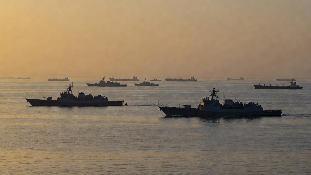 Trump Rejects Iran's Seven-Day Hormuz Offer, Raising Tensions in Gulf