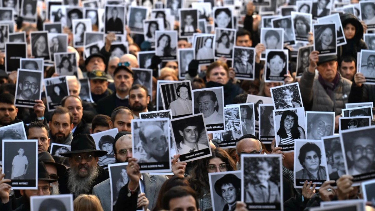 Argentine court orders eight suspects to trial for 1995 Jewish community bombing