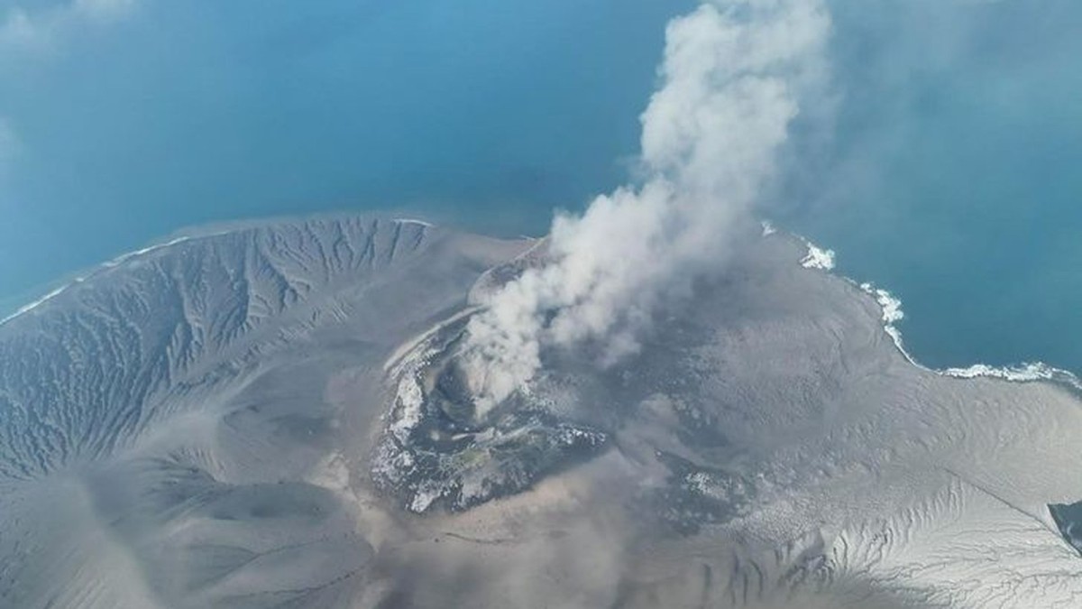 Anak Krakatau Eruption Grounds Hundreds of Flights at Jakarta's Soekarno-Hatta Airport