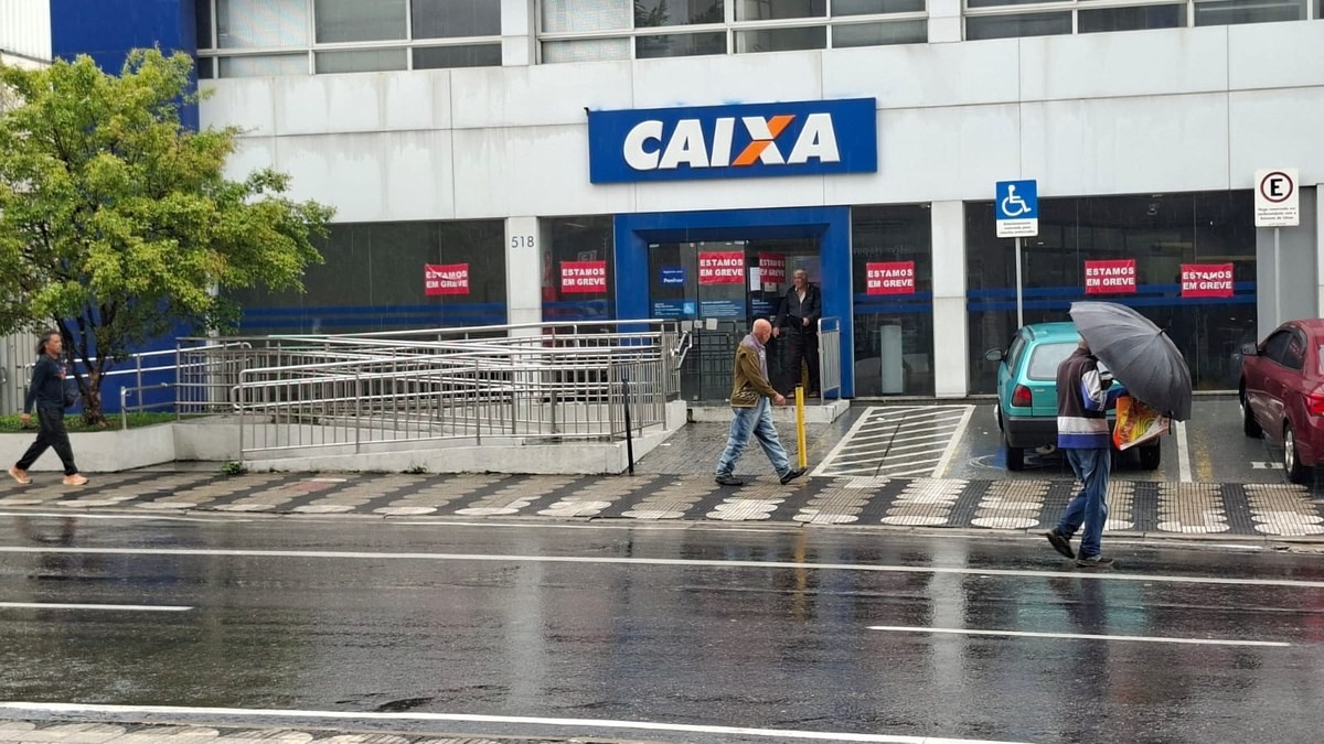 Caixa Offers 9% Health Plan Cap as Strike Vote Looms