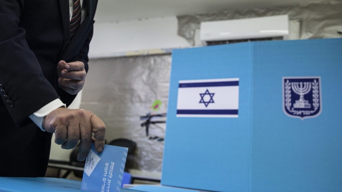 Israel’s Eisenkot leads Netanyahu by 9 points as coalition edges opposition by 2 seats: Poll