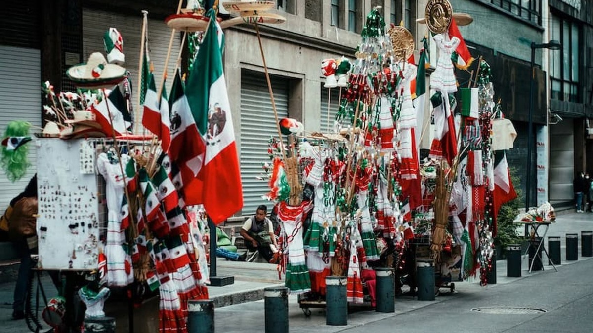MND Local: Earthquake drills, K-pop and El Grito in CDMX