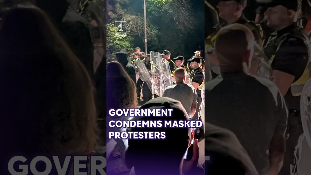 Government condemns 'thuggish' far-right protests as Dover and Portsmouth become flashpoints