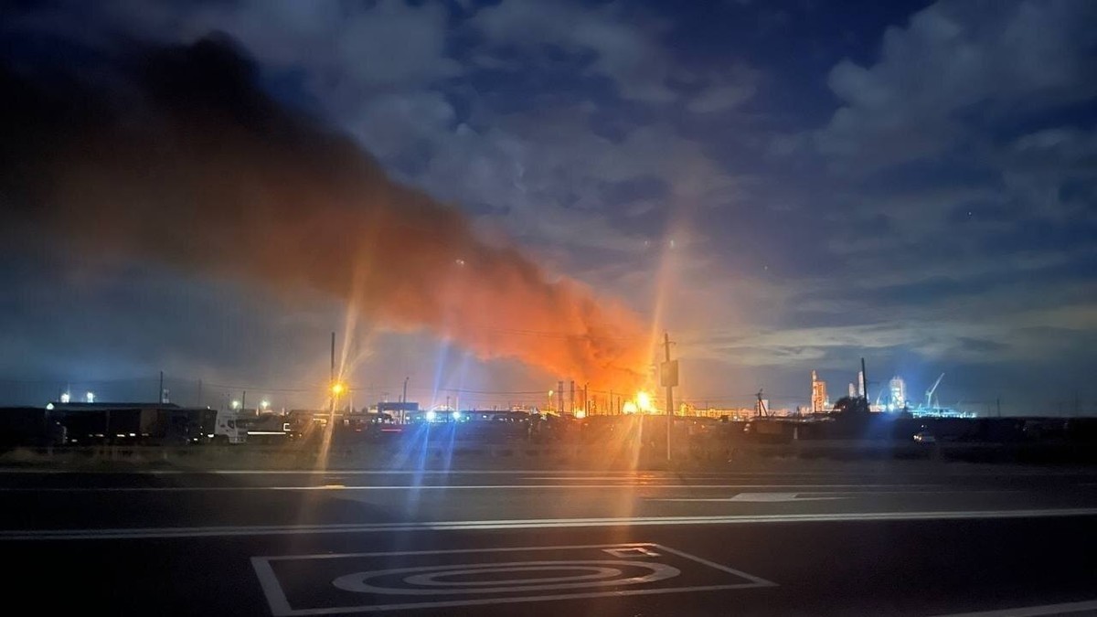 Fire at the Ilsky oil refinery in Russia's Krasnodar Krai overnight on Sept. 26, 2026. Photo: Exilenova+ via militarnyi