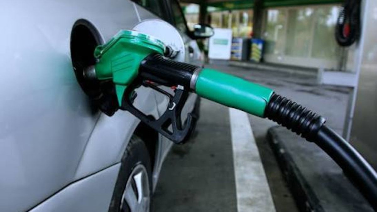 A fuel nozzle inserted into a car at a filling station. Petrol rose R1.34 a litre and diesel up to R3.15 a litre on 2 September 2026. Image: Wikimedia Commons