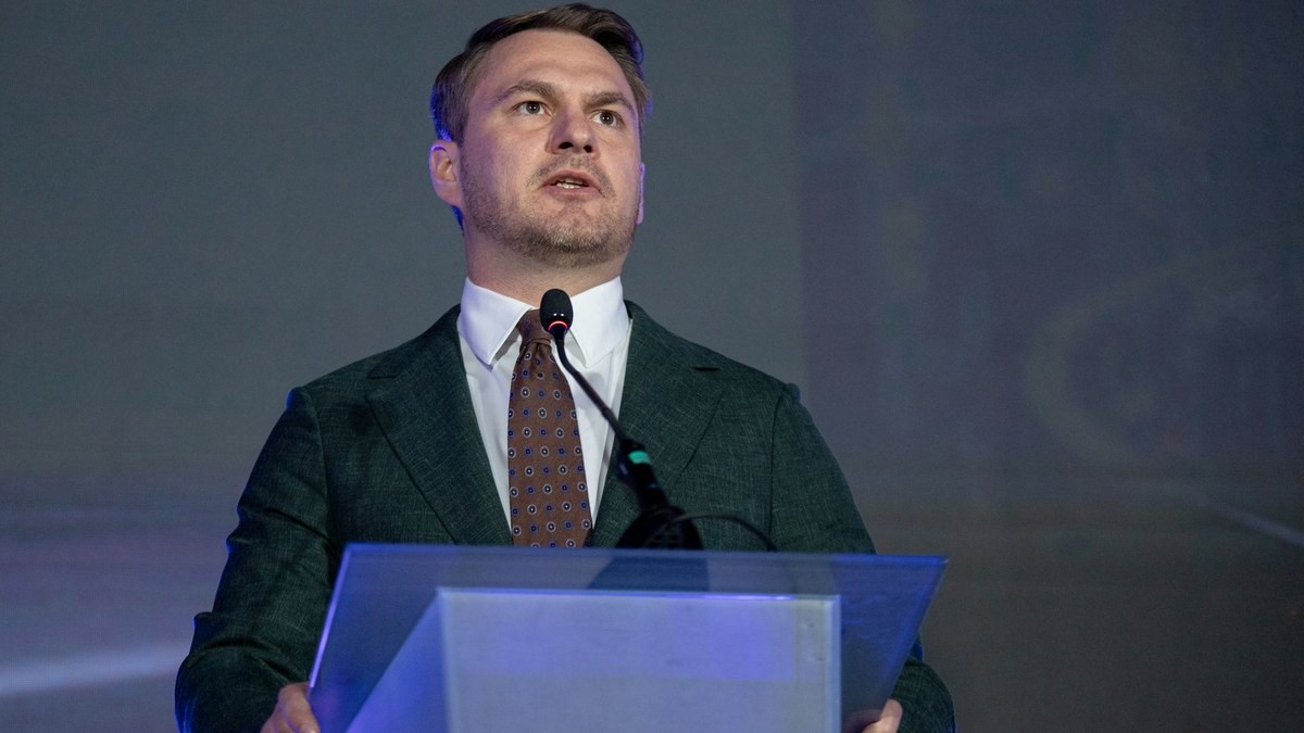 Ukraine's Prosecutor General Charges the Anti-Graft Chief — Then Leaves the Country