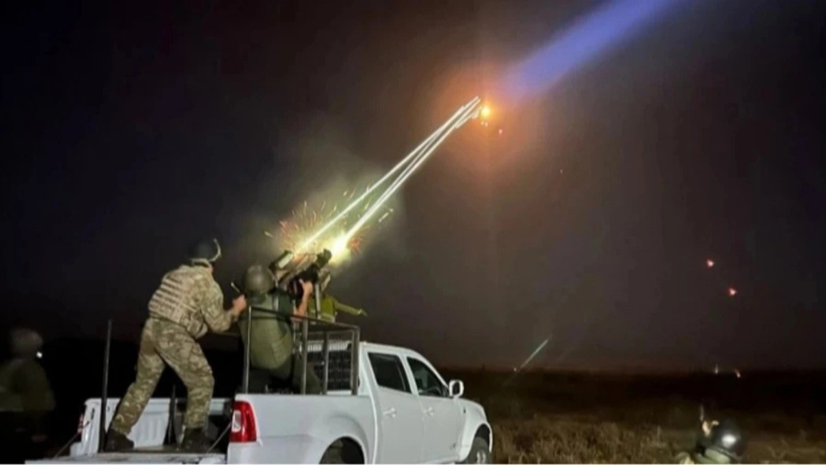 Ukrainian soldiers fire a heavy machine gun with tracer rounds into the night sky during an air-defence engagement. Photo: Ukrainska Pravda