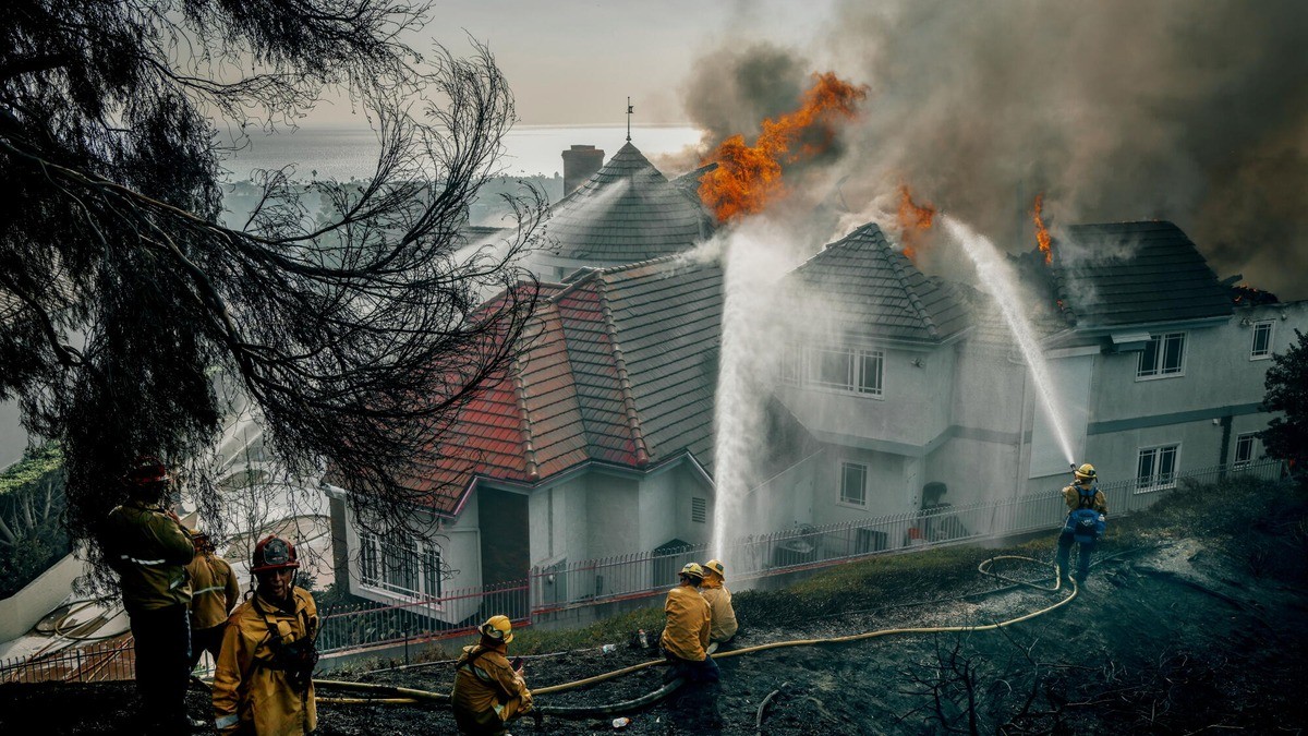 Norte Fire Burns 465 Acres and Six Homes as 16,000 Flee San Clemente and San Juan Capistrano
