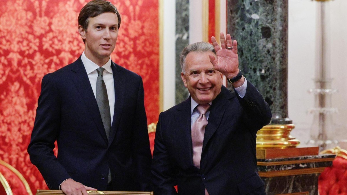 U.S. President Donald Trump's envoys Jared Kushner, left, and Steve Witkoff, right, wait to attend talks with Russian President Vladimir Putin at the Senate Palace of the Kremlin in Moscow on September 5, 2026. Photo: Gavriil Grigorov/Sputnik/Kremlin Pool Photo via AP