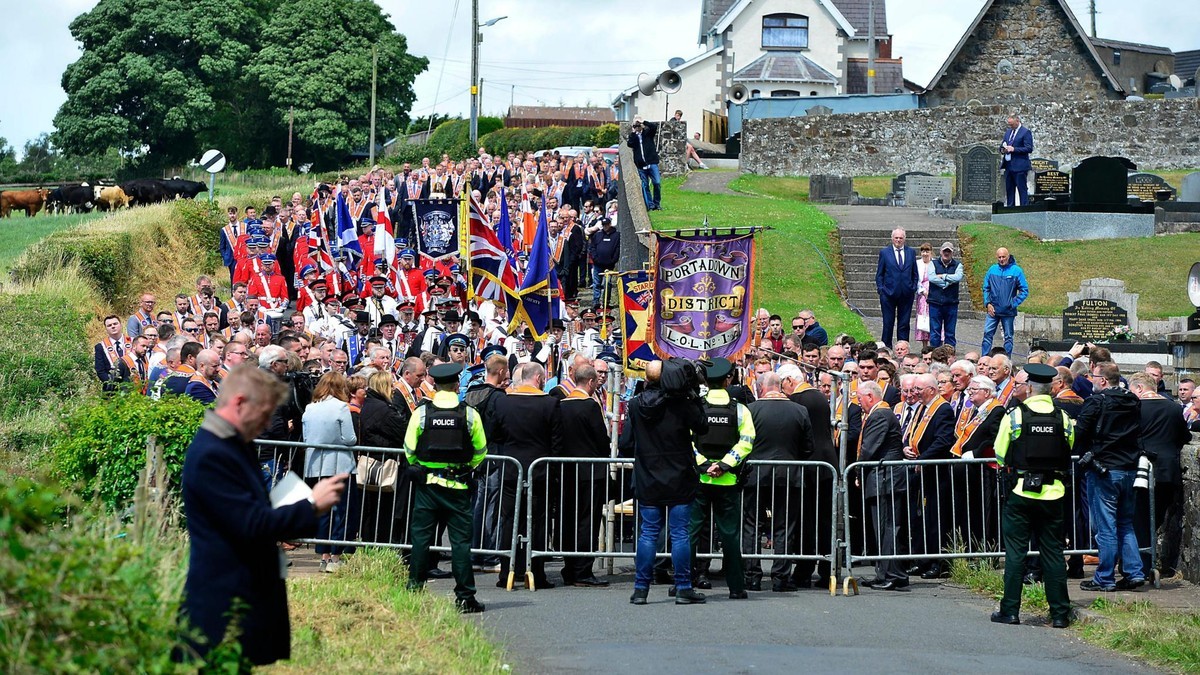 An Orange Order parade passes police barriers during the Drumcree dispute in Northern Ireland. Photo: Pacemaker via BBC News