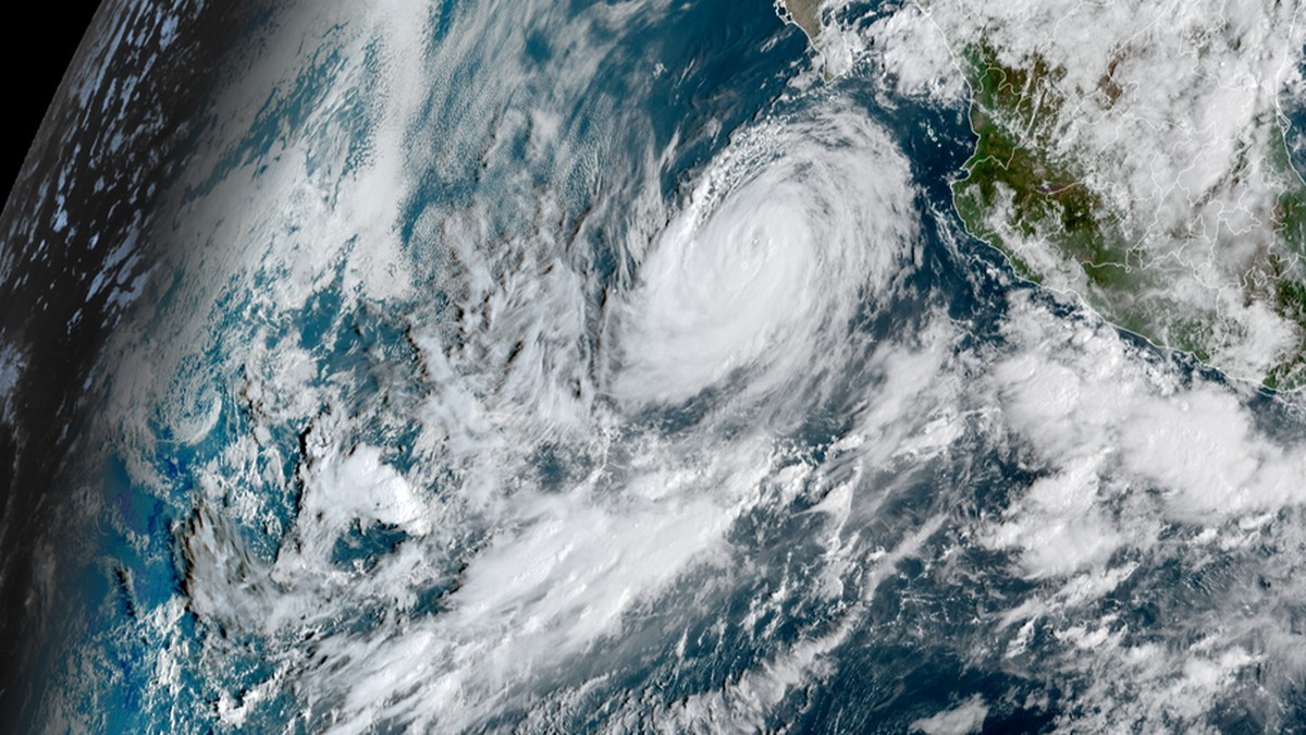 Hurricane Rachel Strengthens Again Off Baja as Its Moisture Feeds a 30-State Flood Threat