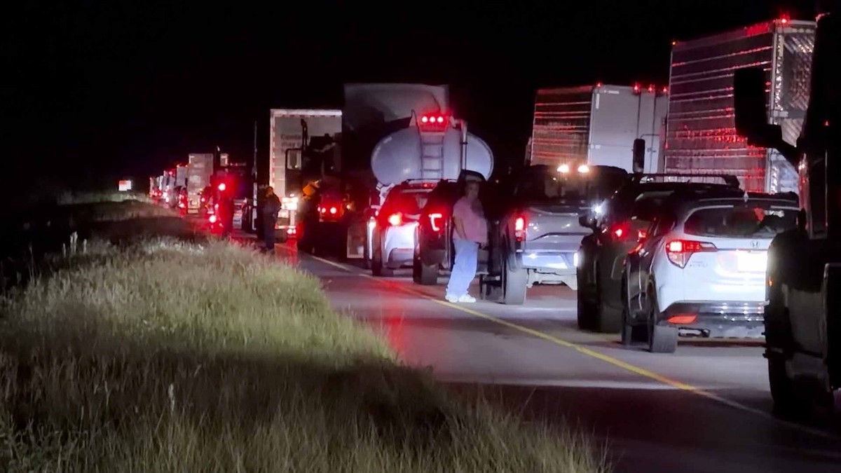Vehicles at a standstill on Interstate 10 in Baldwin County, Alabama, as residents evacuate ahead of Hurricane Isaias on 8 October 2026. Photo: Ben McHone/Live Storms Media via The Weather Channel