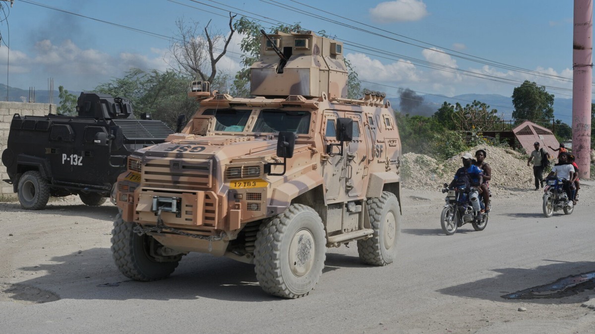 Armoured vehicles carrying Salvadoran special forces move through a street in Port-au-Prince, Haiti. Photo: AFP/Getty Images via CBC News
