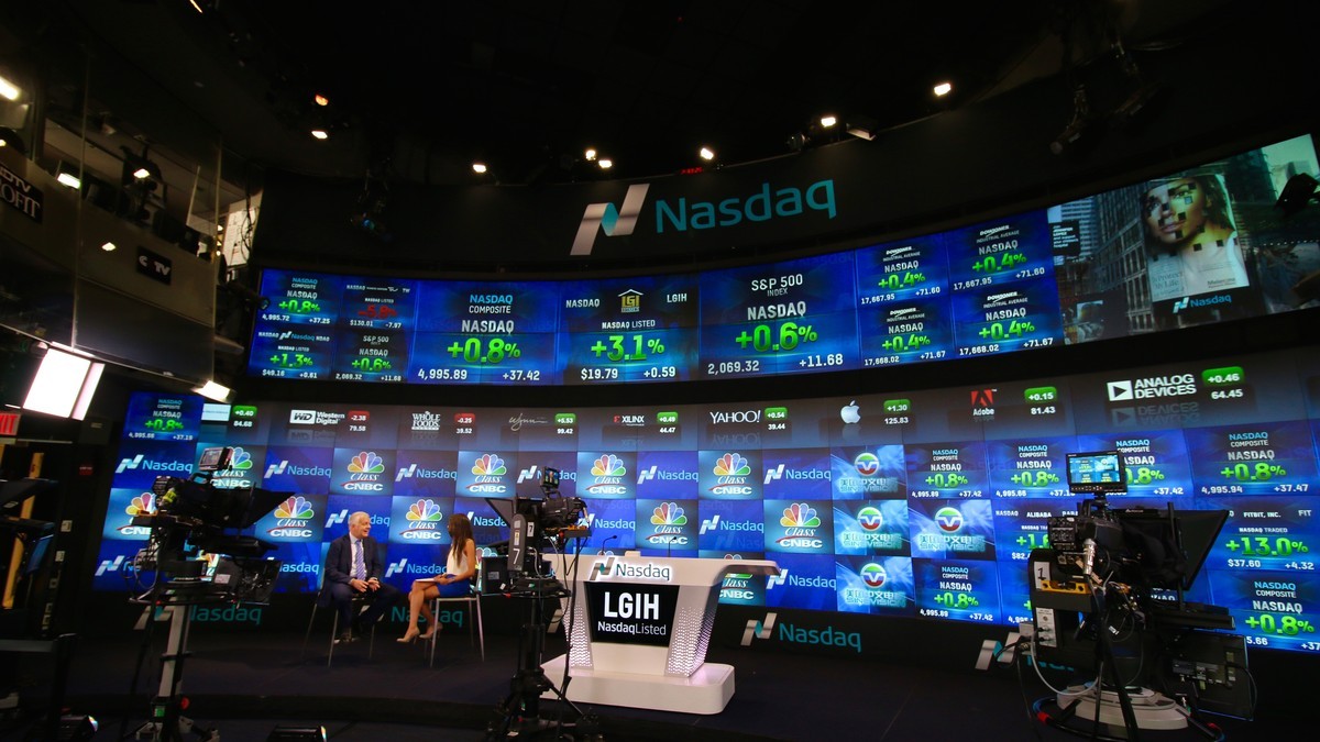 The Nasdaq MarketSite studio in Times Square, New York, where the exchange's market-data walls are used for opening and closing bell ceremonies. Photo: Luca Marfe, CC BY 2.0, via Wikimedia Commons