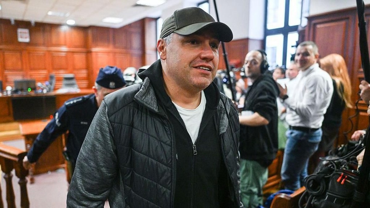 Volodymyr Zhuravlyov, wanted by Germany under a European arrest warrant over the 2022 Nord Stream explosions, leaves a courtroom in 2025. Photo: Omar Marques/Getty Images