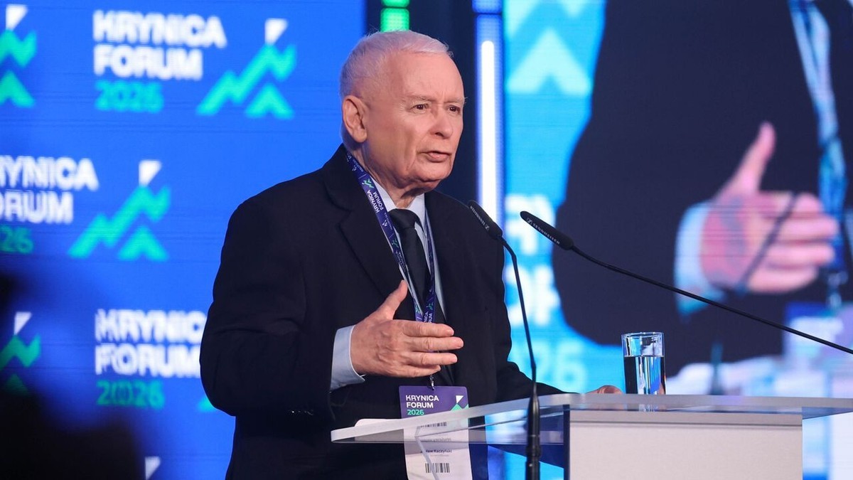 Kaczyński Floats EU Exit Talks as Tusk Puts Membership on the Ballot