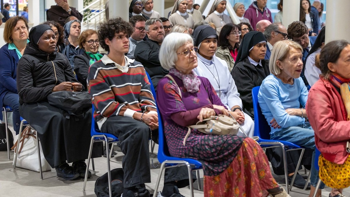 Worshippers gather to pray for Pope Leo XIV at Gemelli hospital in Rome. Photo: Daniel Ibanez/EWTN News