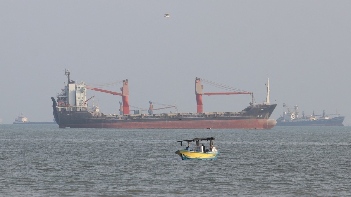 Cargo vessels in the Strait of Hormuz, the waterway through which a substantial share of the world's oil passed before the war. Photo: ABC News