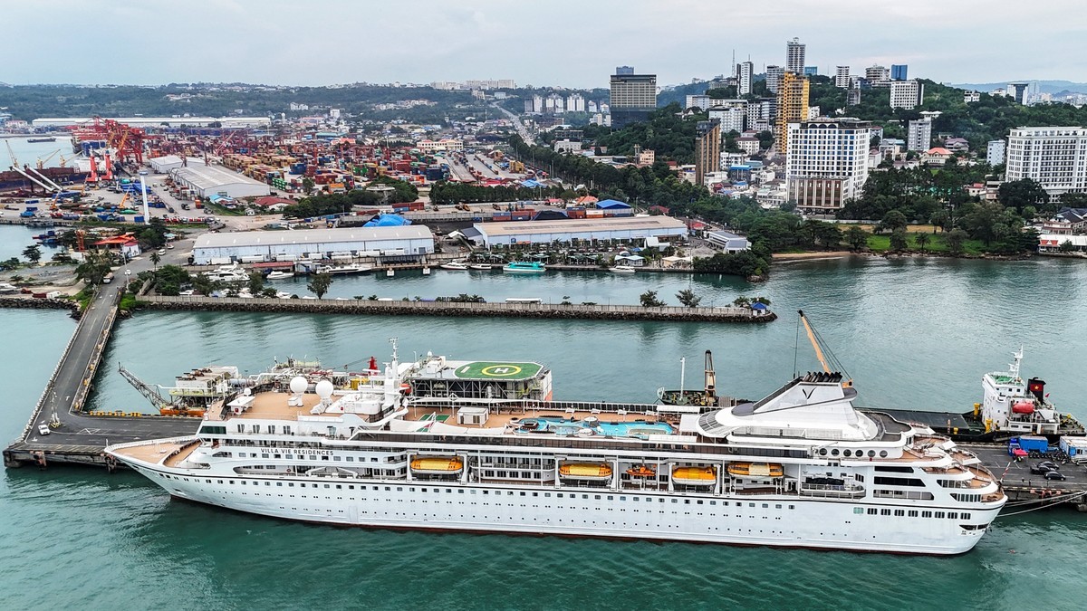 The Ship They Bought as a Home Left 203 People on a Cambodian Pier
