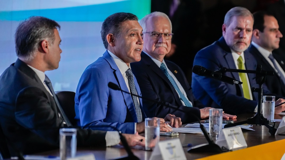 Justices of the Superior Electoral Court of Brazil at a press conference on the night of the first-round count in Brasilia. Photo: Rafa Neddermeyer/Agencia Brasil