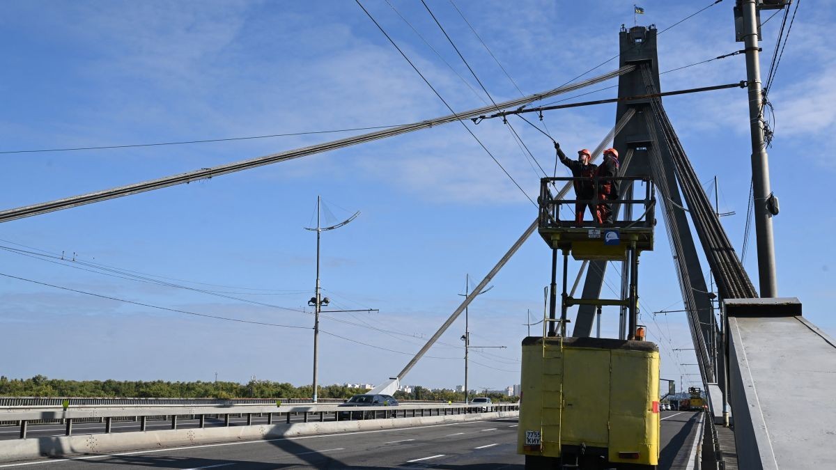 Russia Strikes Kyiv's Northern Bridge as the Capital Is Cut in Two