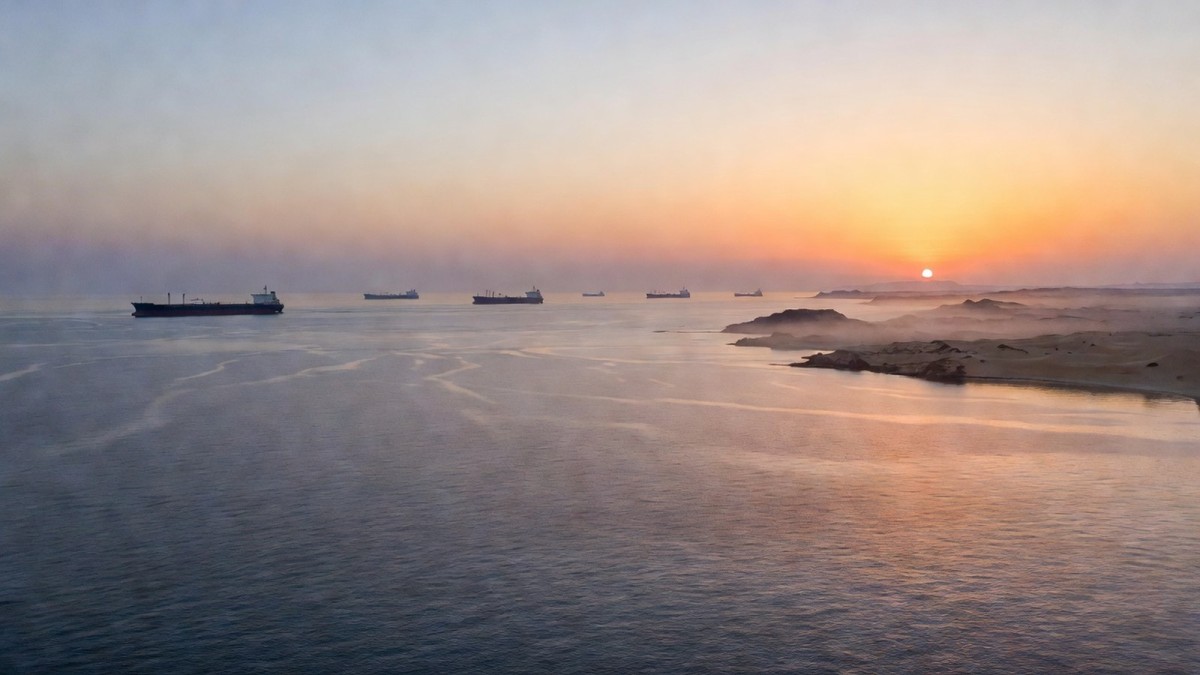 Saudi-backed forces push back Houthi surge, threatening Red Sea oil flow