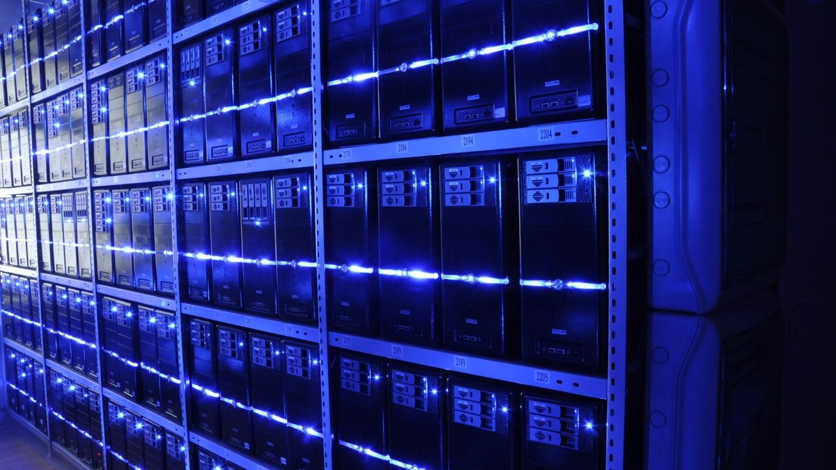 Rows of server racks inside a data centre. Photo: BalticServers.com, CC BY-SA 3.0