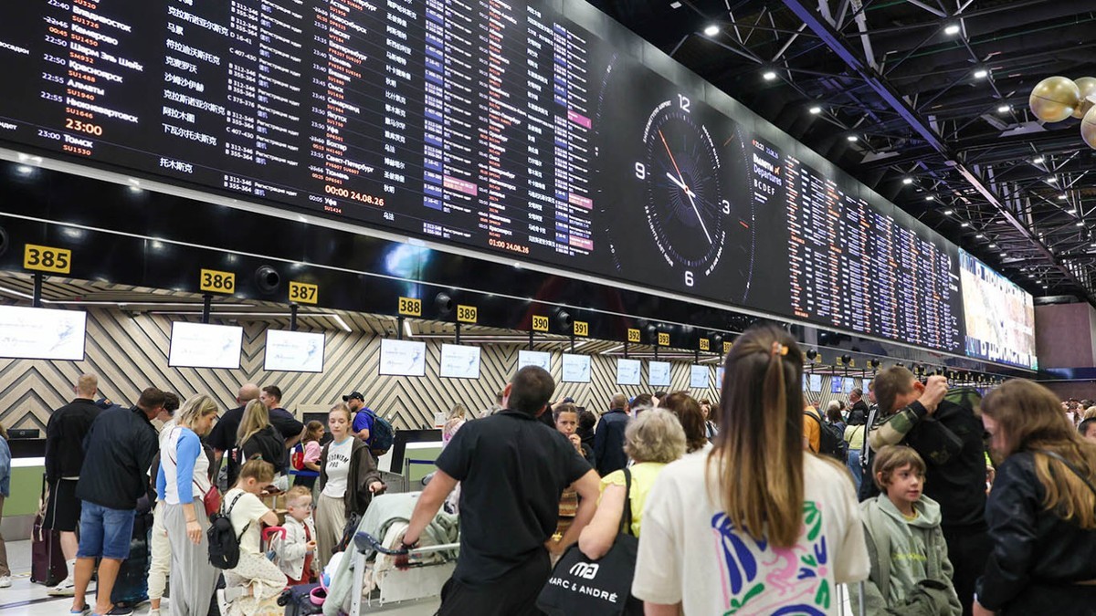 Moscow Airports Shut for Hours as 417 Drones Bear Down on the Capital