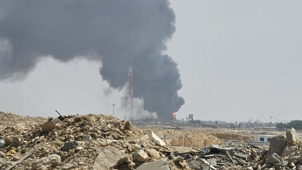 Black smoke and flames rise from an oil facility in Riyadh, Saudi Arabia, 4 October 2026. Photo: AP via Al Jazeera