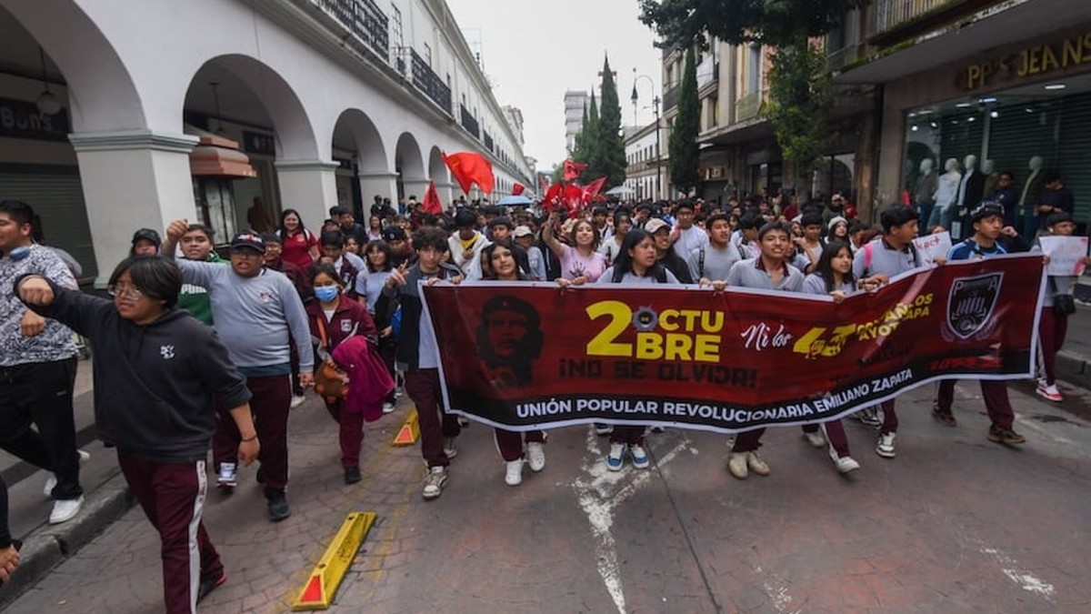 Mexico’s week in review: Peso sinks to 18 as school safety, storms and trade talks dominate