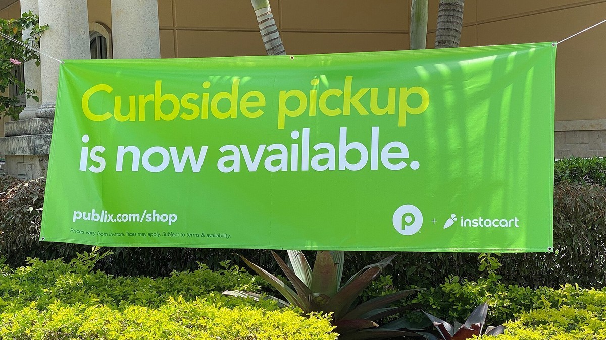 A Publix banner in West Miami advertising Instacart-powered curbside pickup. Photo: Phillip Pessar, CC BY 2.0.