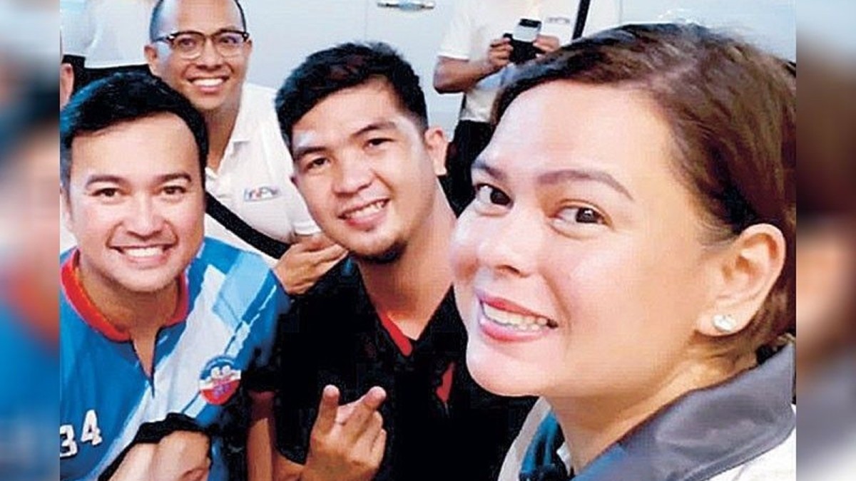 Palace tells Velasco to face probe; houses raided